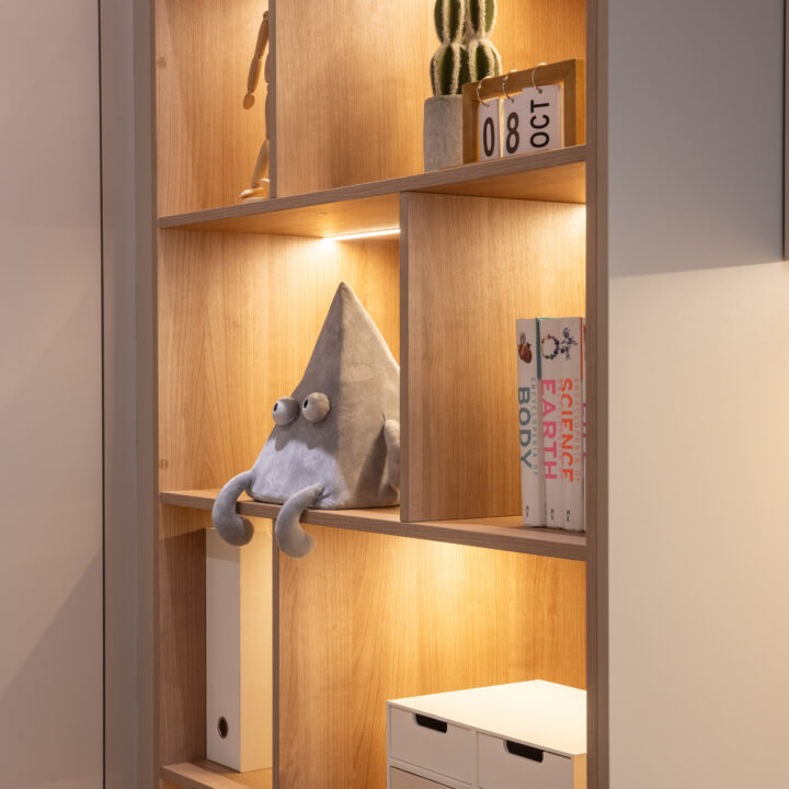 Kids room shelve storage